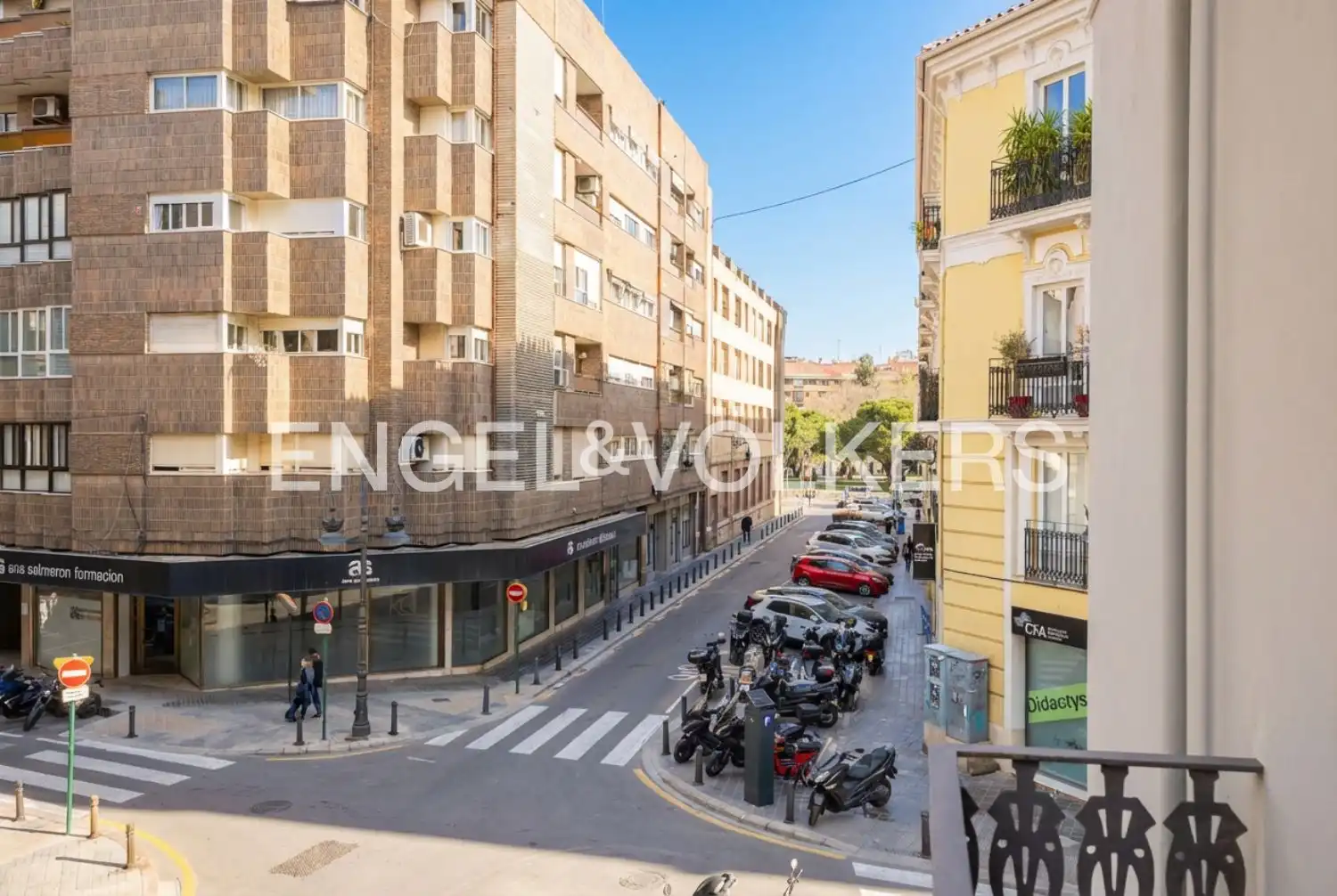 Vista exterior de Pis de lloguer en Valencia amb Calefacció, Parquet i Moblat