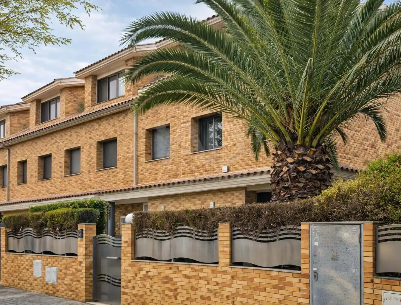 Außenansicht von Einfamilien-Reihenhaus zum Verkauf in Salou mit Klimaanlage, Heizung und Terrasse