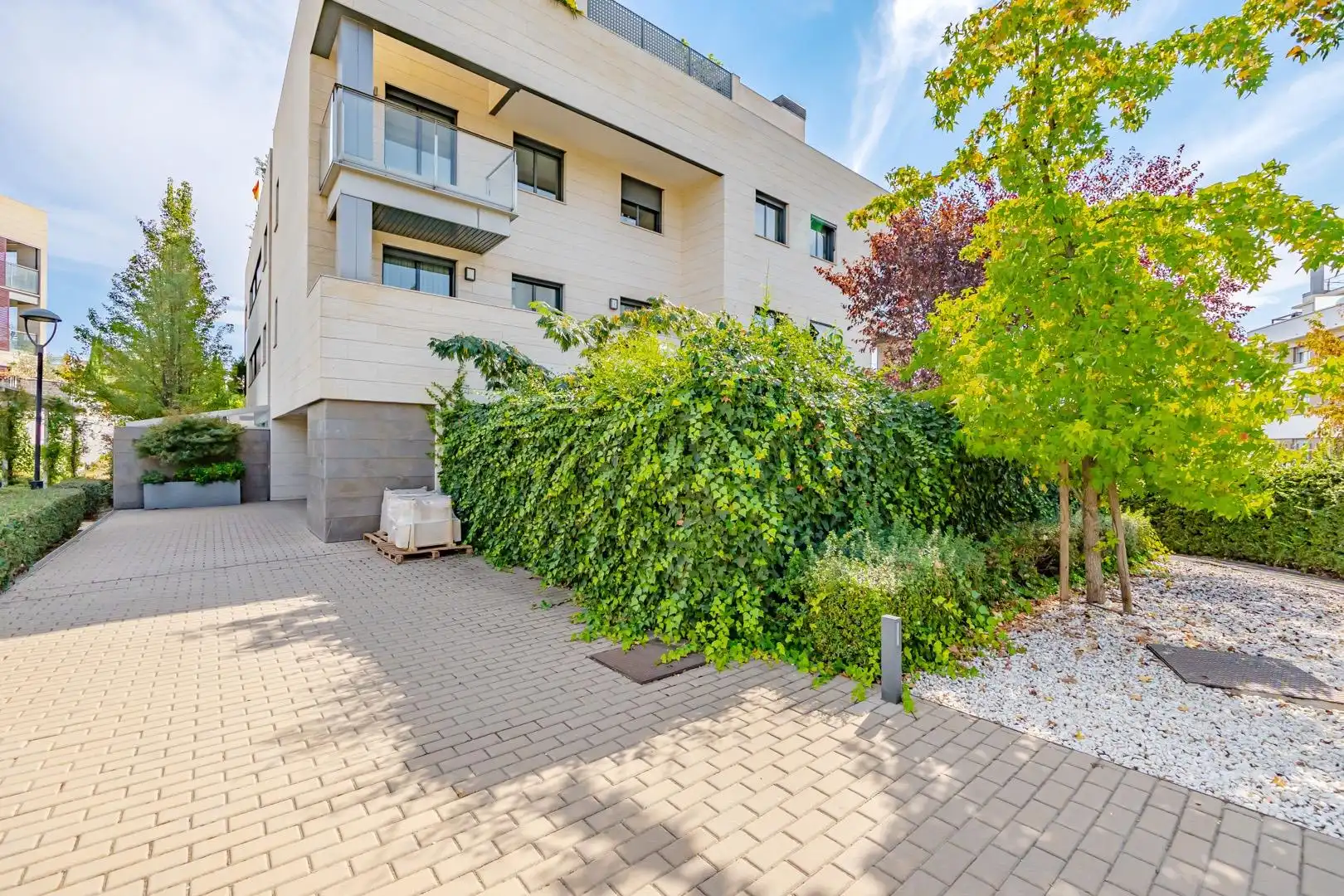 Exterior view of Ground floor for rent in Madrid  with Air Conditioner, Heating and Terrace
