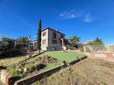 Chalet con piscina en venta en Navahermosa