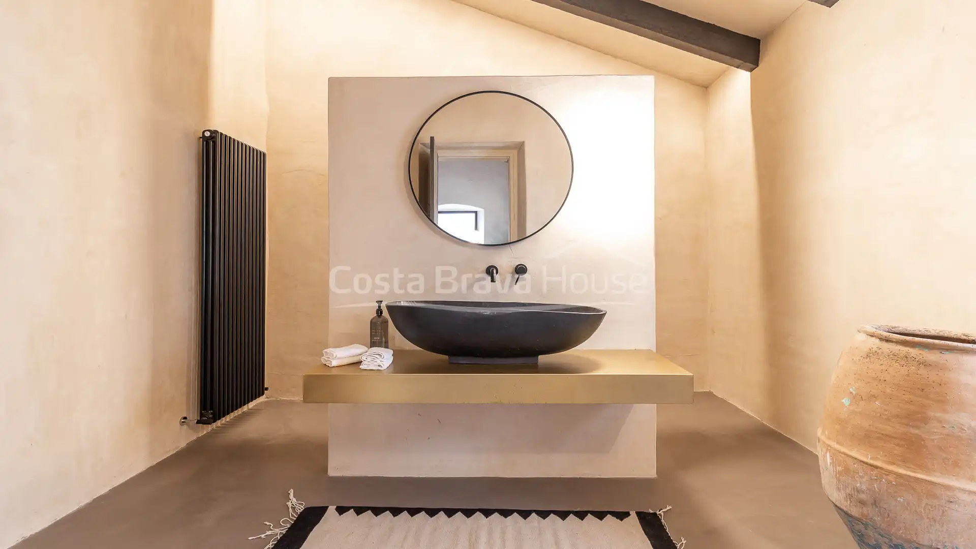 Badezimmer von Country house zum Verkauf in Ventalló mit Klimaanlage, Heizung und Privatgarten