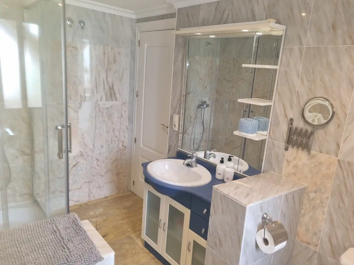 Bathroom of Houses for rent in Benidorm  with Air Conditioner, Swimming Pool and Furnished