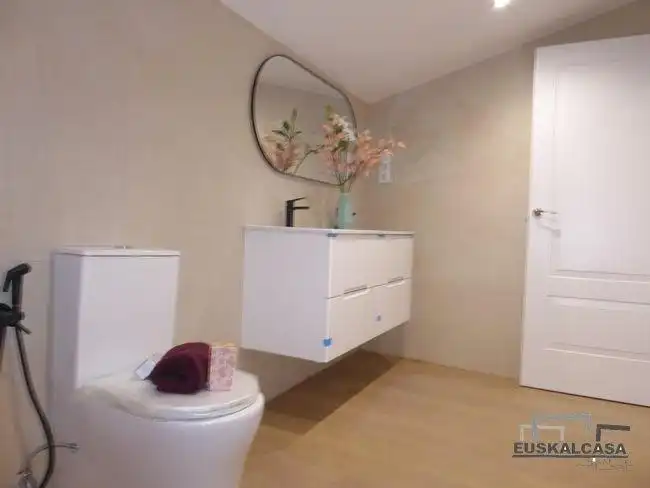 Bathroom of Flat for sale in Bilbao   with Heating and Terrace