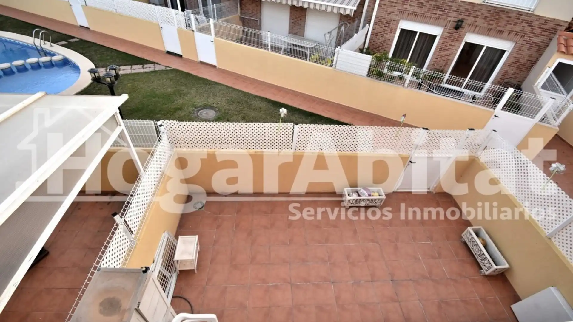 Garten von Einfamilien-Reihenhaus zum Verkauf in Burriana / Borriana mit Privatgarten, Terrasse und Gemeinschaftspool