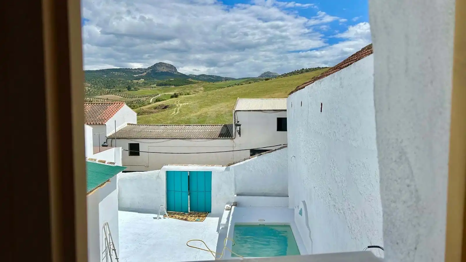 Vista exterior de Casa o chalet en venta en Serrato con Terraza y Piscina