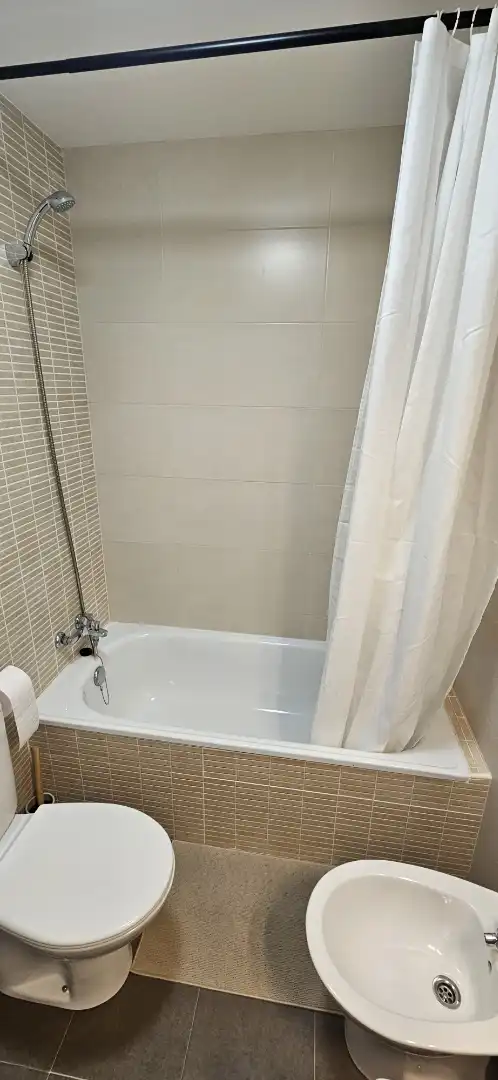 Baño de Piso de alquiler en Miengo con Calefacción, Jardín privado y Parquet