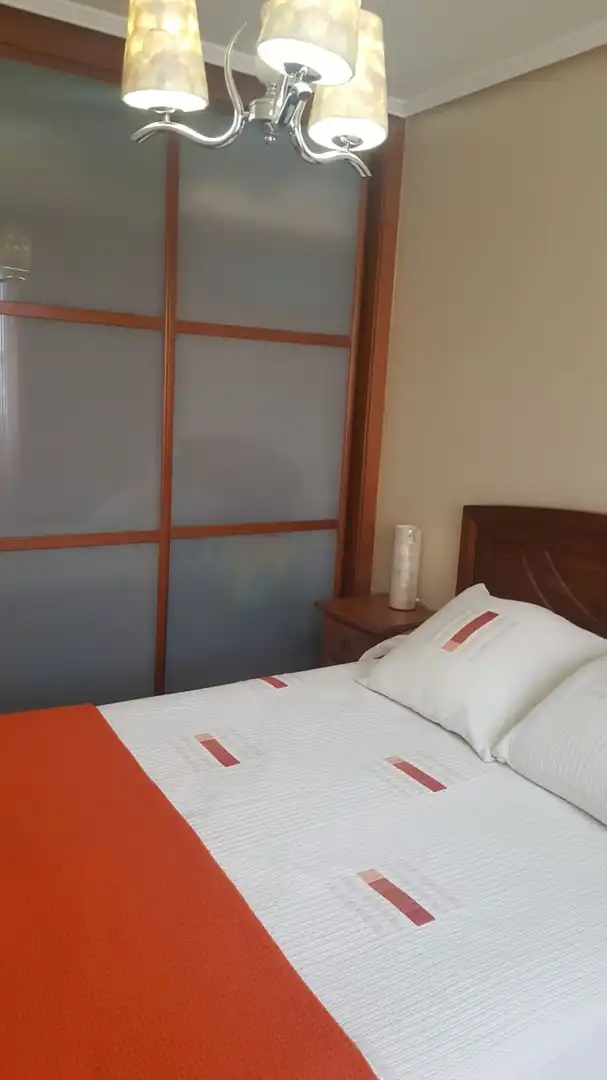 Habitación de Piso de alquiler en A Coruña Capital  con Calefacción, Terraza y Amueblado