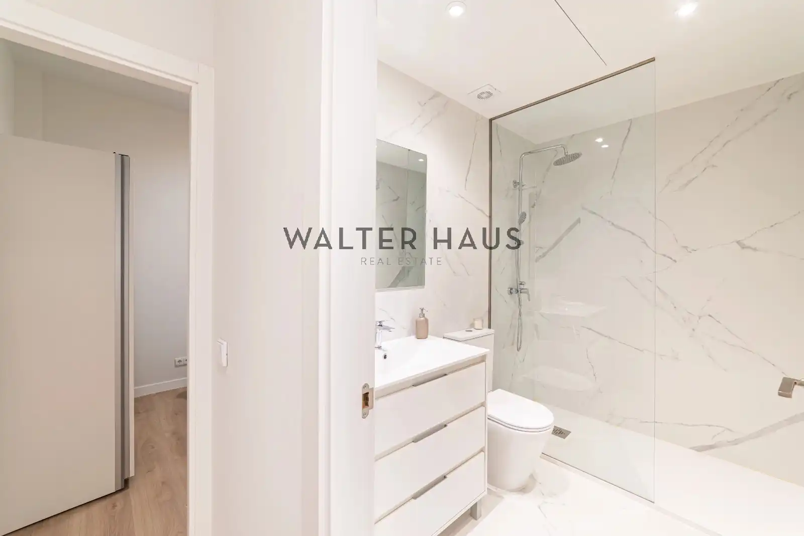 Bathroom of Flat for sale in Madrid  with Air Conditioner, Heating and Furnished