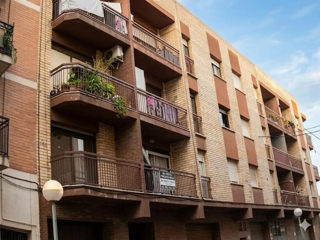 Vista exterior de Pis en venda en Tarragona amb Balcó