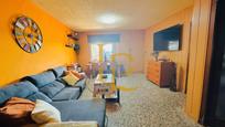 Sala d'estar de Casa o xalet en venda en Rubí amb Jardí privat, Terrassa i Forn