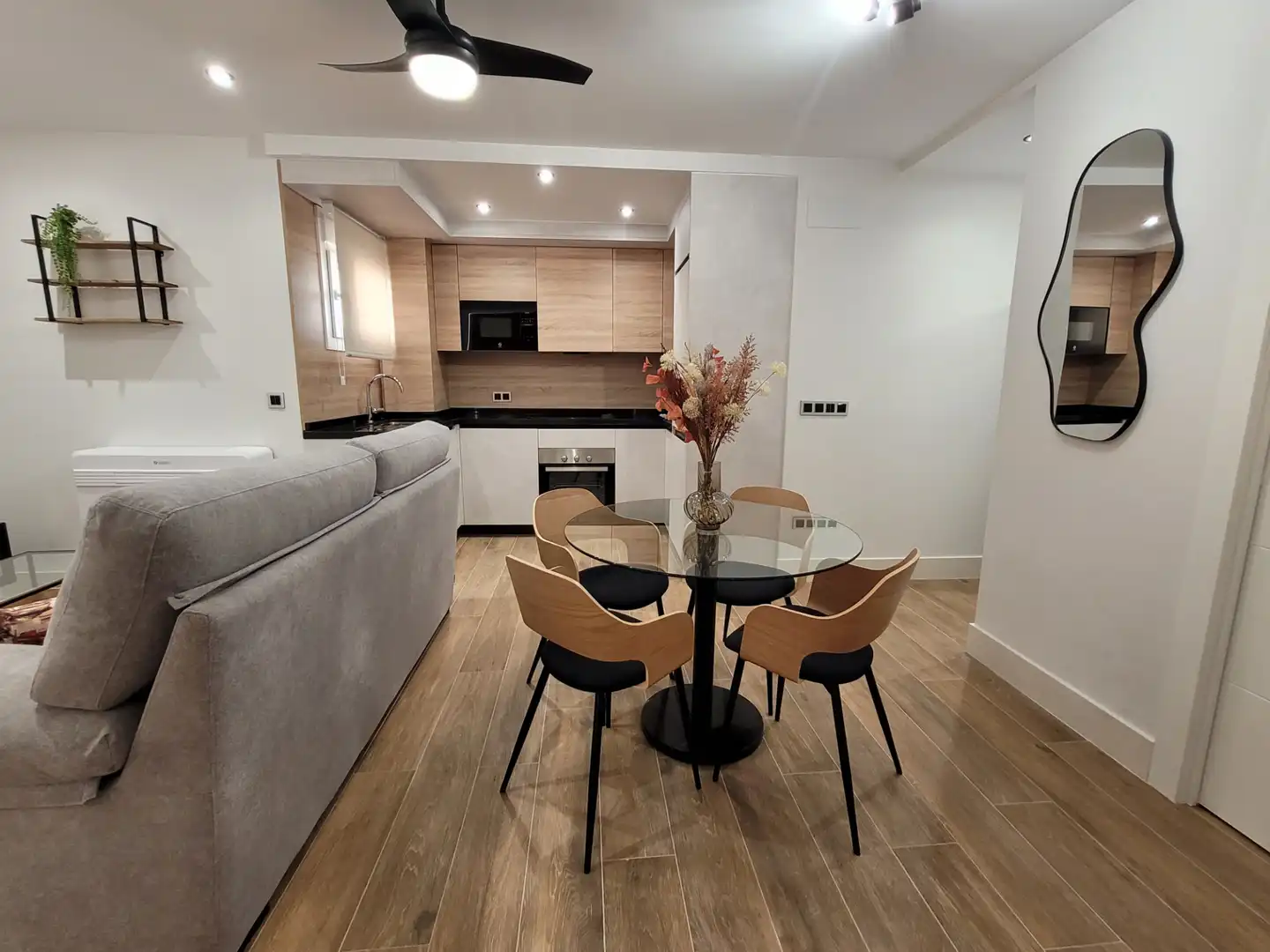 Cuina de Apartament de lloguer en Málaga amb Aire condicionat, Calefacció i Moblat