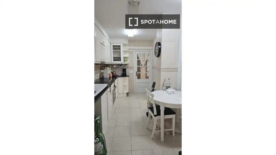 Kitchen of Flat for share in Torrero-La Paz