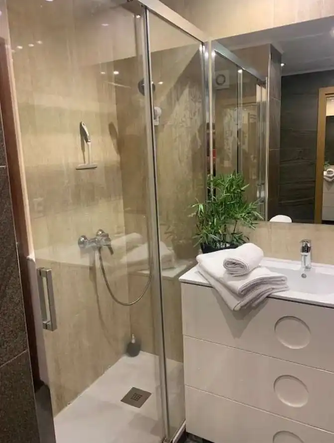 Baño de Apartamento en venta en Torremolinos con Aire acondicionado, Calefacción y Piscina