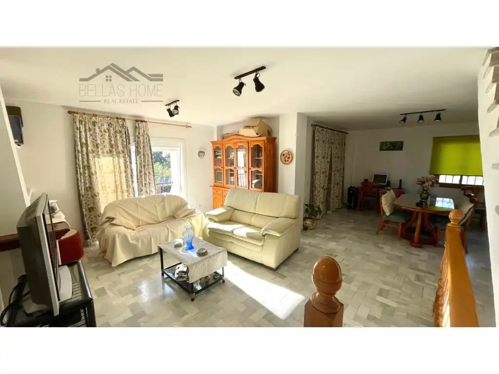 Sala d'estar de Casa adosada en venda en Estepona amb Aire condicionat