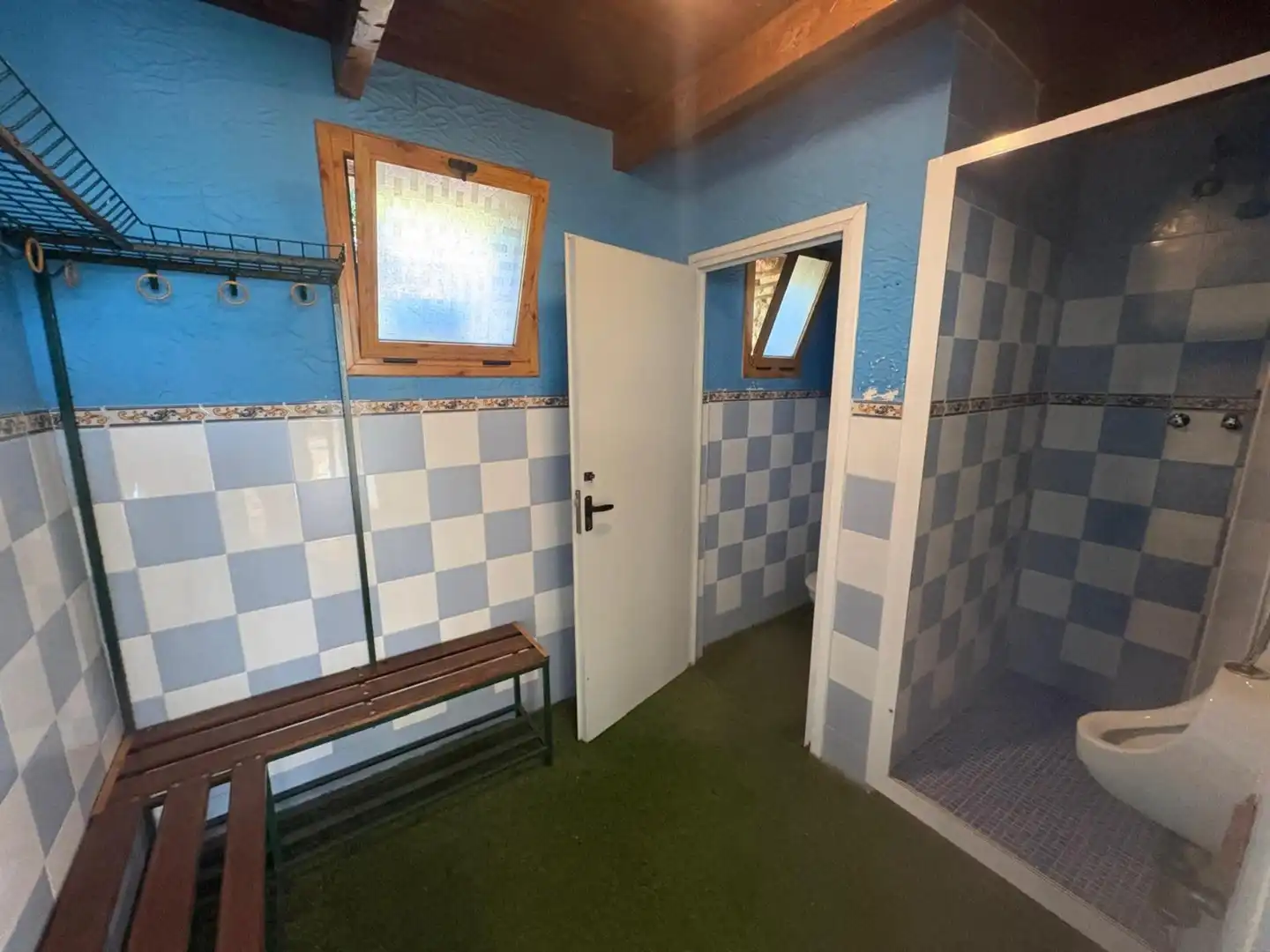 Baño de Finca rústica en venta en Benatae con Calefacción, Jardín privado y Piscina