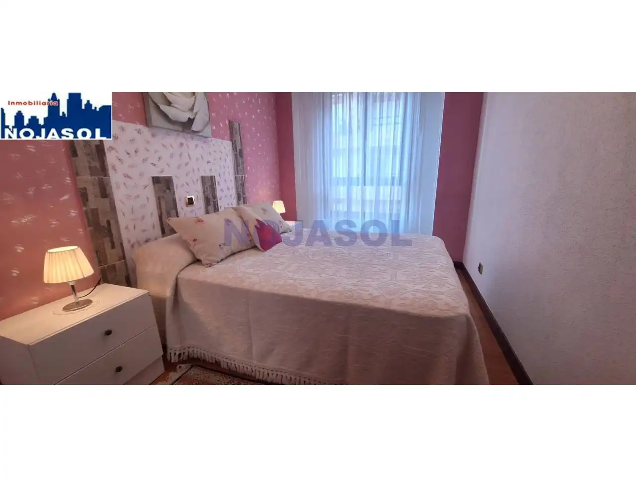 Dormitori de Apartament de lloguer en Noja amb Calefacció, Terrassa i Moblat