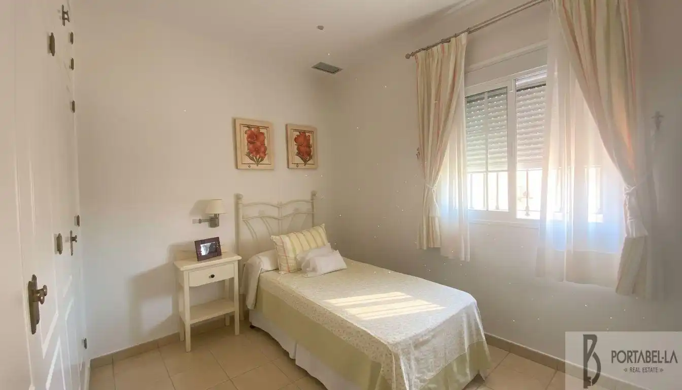 Dormitori de Casa o xalet en venda en El Puerto de Santa María amb Aire condicionat, Traster i Piscina
