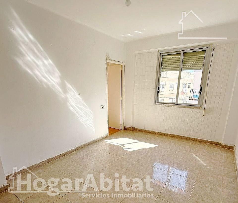Bedroom of Flat for sale in  Valencia Capital  with Air Conditioner