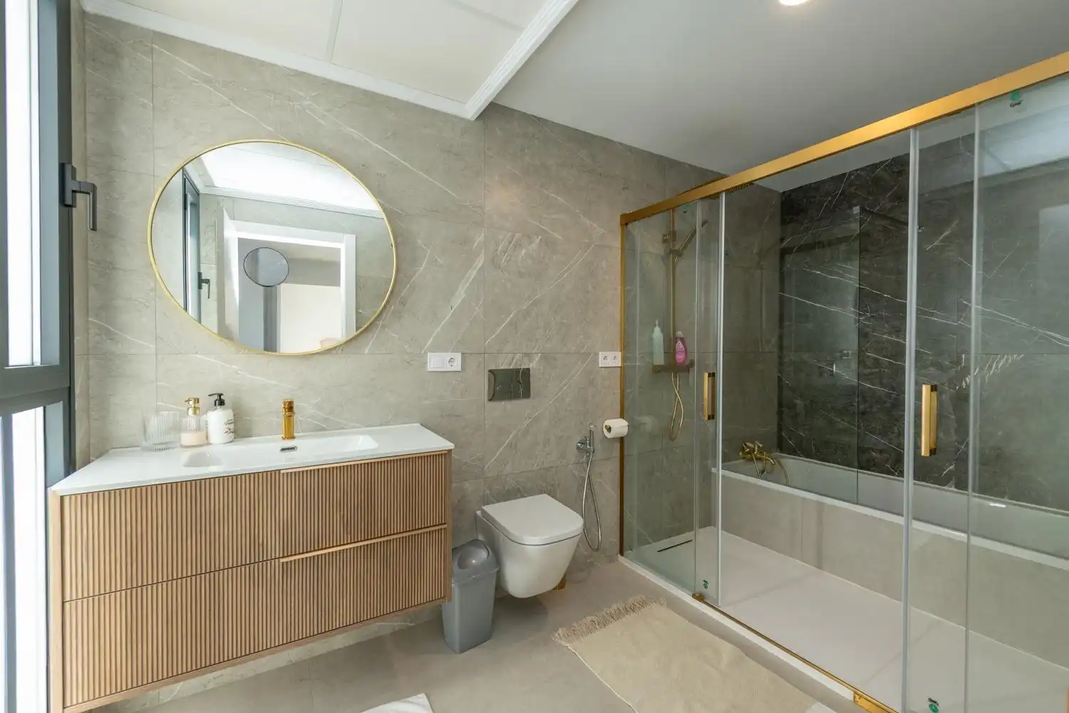 Badezimmer von Haus oder Chalet zur Miete in El Campello mit Klimaanlage, Privatgarten und Terrasse