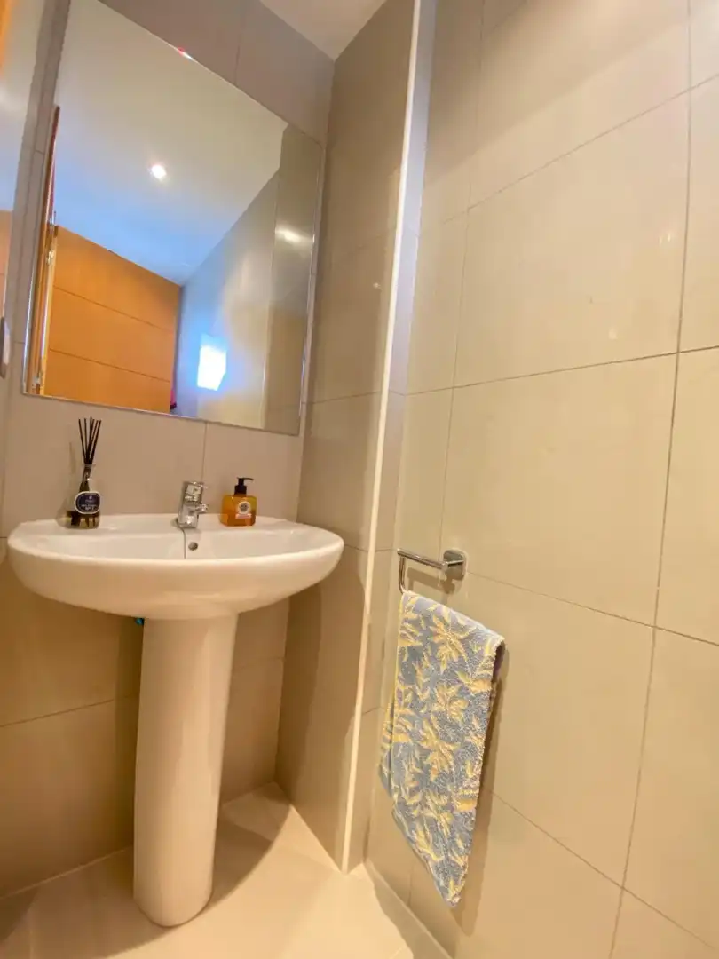 Baño de Casa adosada en venta en Estepona con Aire acondicionado, Terraza y Amueblado