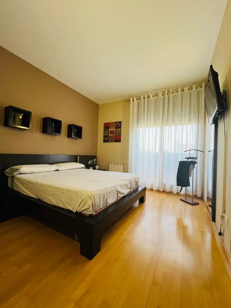 Habitación de Casa adosada en venta en Reus con Aire acondicionado, Calefacción y Jardín privado