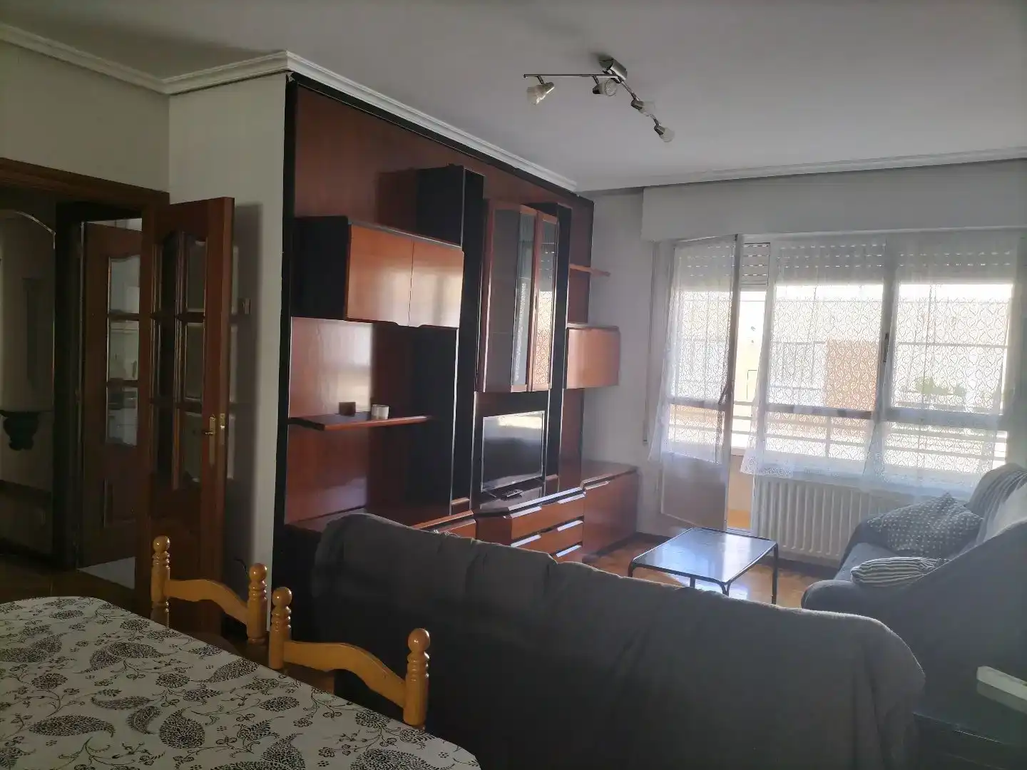 Wohnzimmer von Wohnung zur Miete in Vitoria - Gasteiz mit Parkett, Möbliert und Balkon