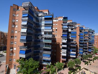Vista exterior de Pis en venda en Fuenlabrada amb Calefacció, Parquet i Terrassa
