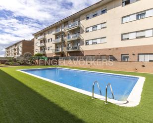 Piscina de Apartament en venda en Santa Margarida I Els Monjos amb Aire condicionat, Calefacció i Jardí privat