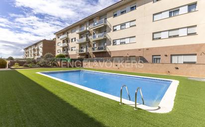 Swimming pool of Apartment for sale in Santa Margarida I Els Monjos  with Air Conditioner, Heating and Private garden