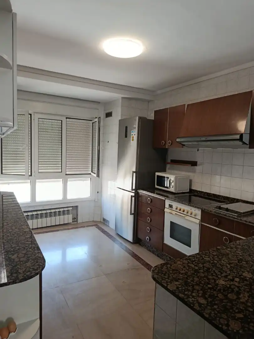 Cocina de Piso de alquiler en Siero con Calefacción, Parquet y Horno