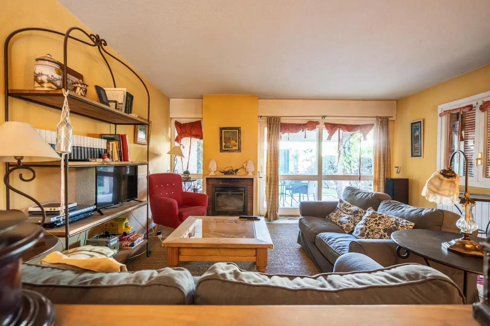 Living room of Detached homes for sale in Becerril de la Sierra  with Heating, Private garden and Terrace