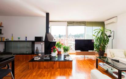 Living room of Attic for sale in Sant Cugat del Vallès  with Air Conditioner, Terrace and Swimming Pool