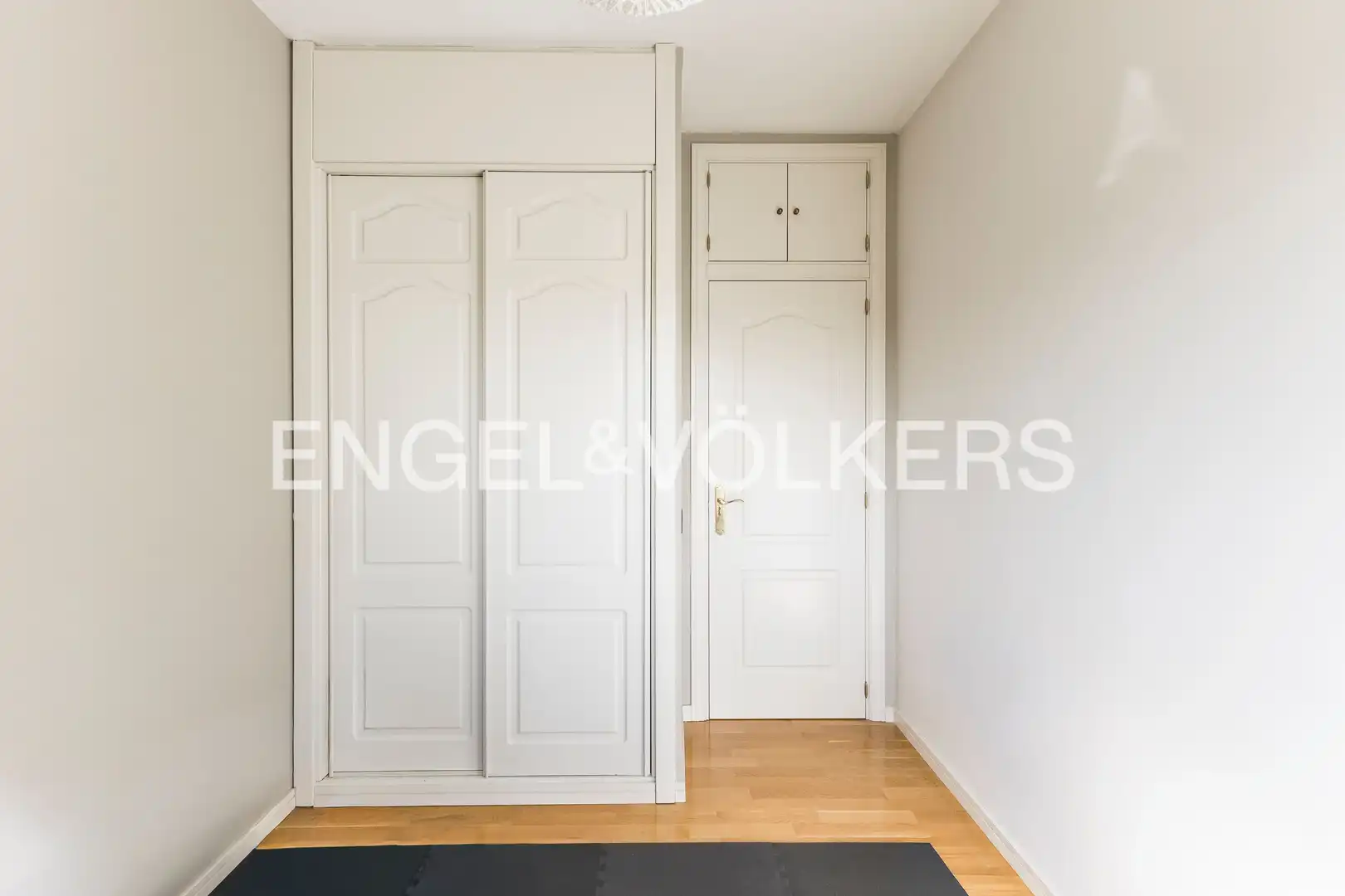 Habitación de Piso en venta en Madrid con Calefacción, Parquet y Terraza