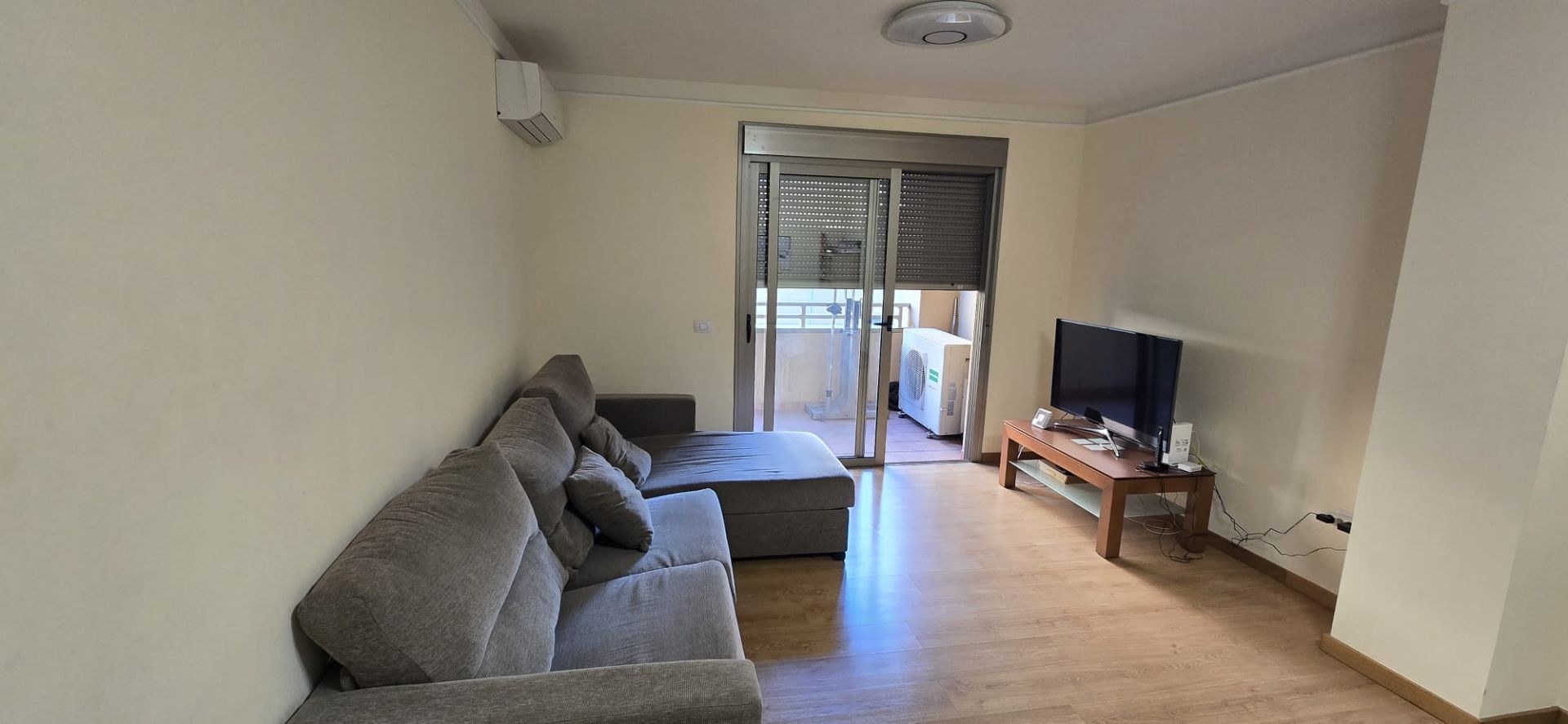 Living room of Flat for sale in  Santa Cruz de Tenerife Capital  with Air Conditioner, Terrace and Storage room