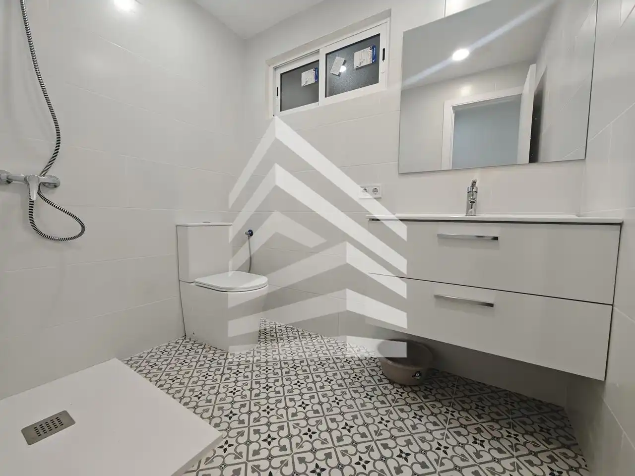 Bathroom of Flat for sale in Terrassa  with Parquet flooring, Storage room and Alarm