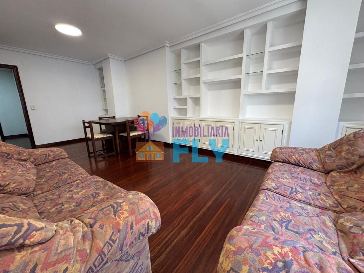 Sala d'estar de Pis de lloguer en Vigo  amb Calefacció i Parquet