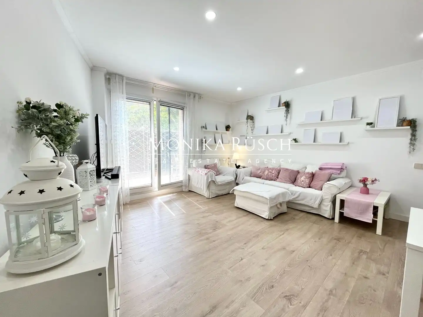 Sala d'estar de Pis en venda en Castelldefels amb Aire condicionat, Calefacció i Jardí privat