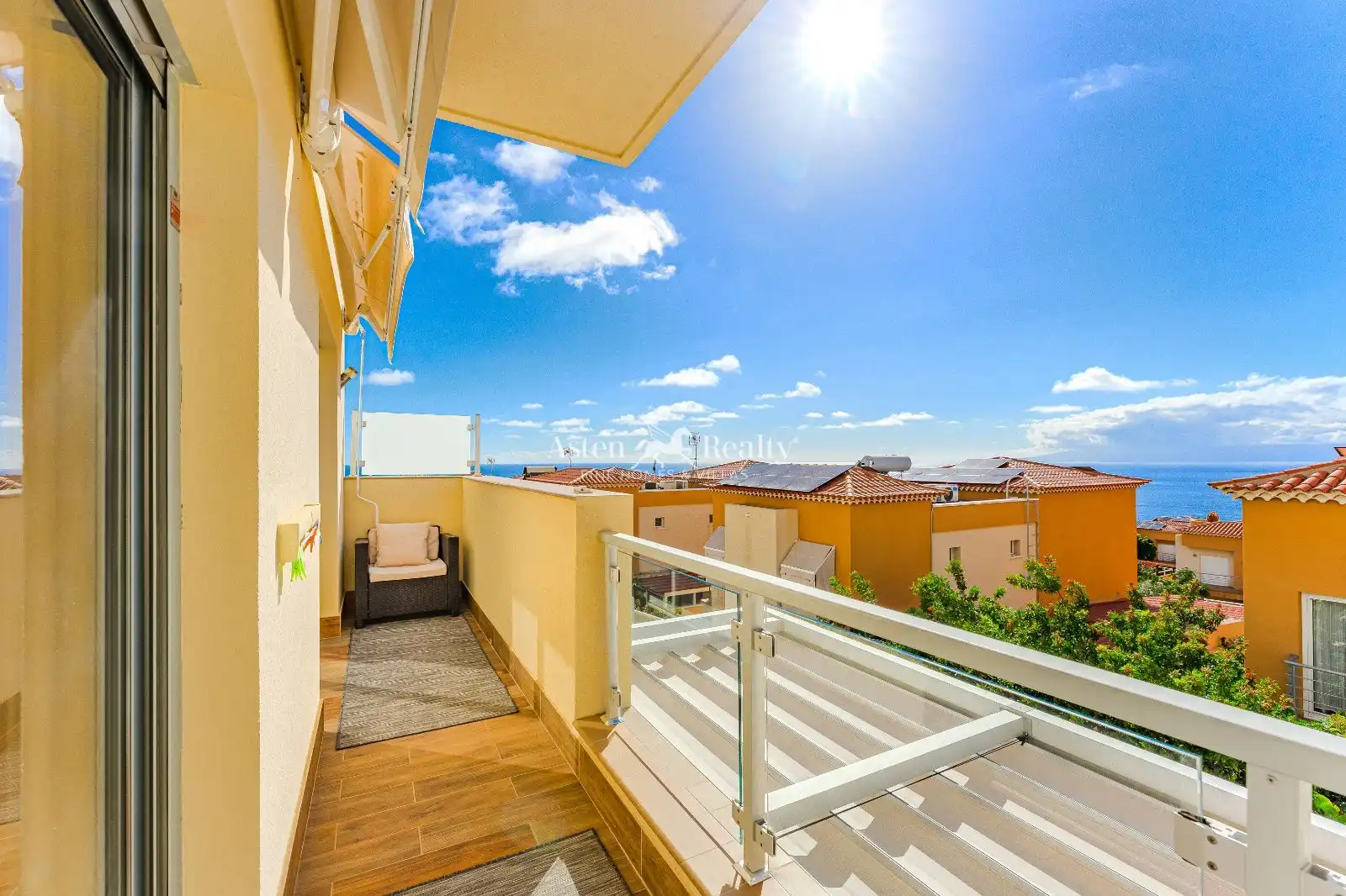 Terrasse von Einfamilien-Reihenhaus zum Verkauf in Santiago del Teide mit Privatgarten, Terrasse und Abstellraum