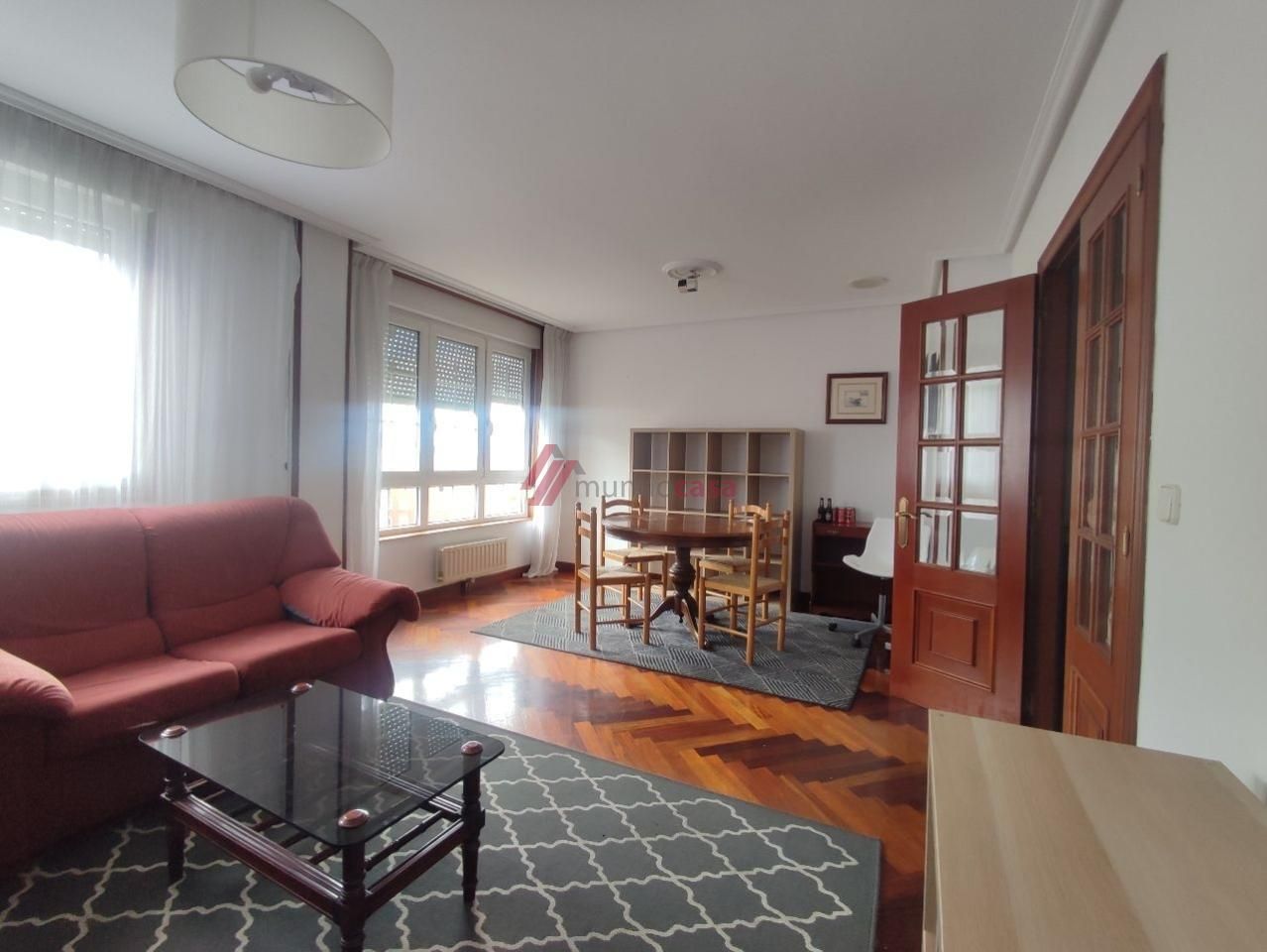 Sala d'estar de Pis de lloguer en Ferrol amb Calefacció, Parquet i Moblat