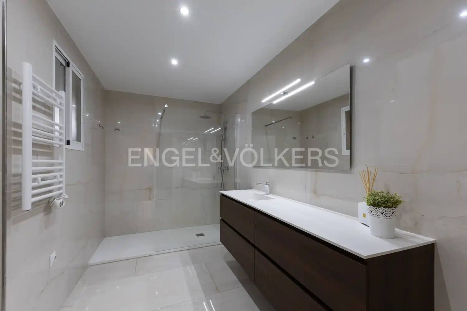 Bathroom of Flat for sale in Castellón de la Plana / Castelló de la Plana  with Heating, Storage room and Furnished