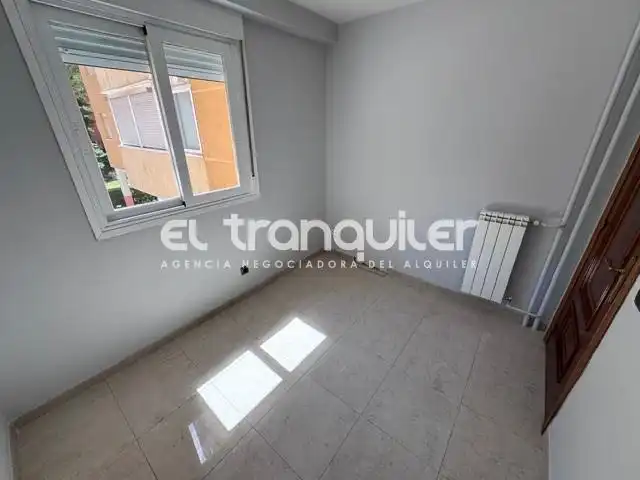 Schlafzimmer von Wohnung zur Miete in Móstoles mit Klimaanlage, Parkett und Terrasse