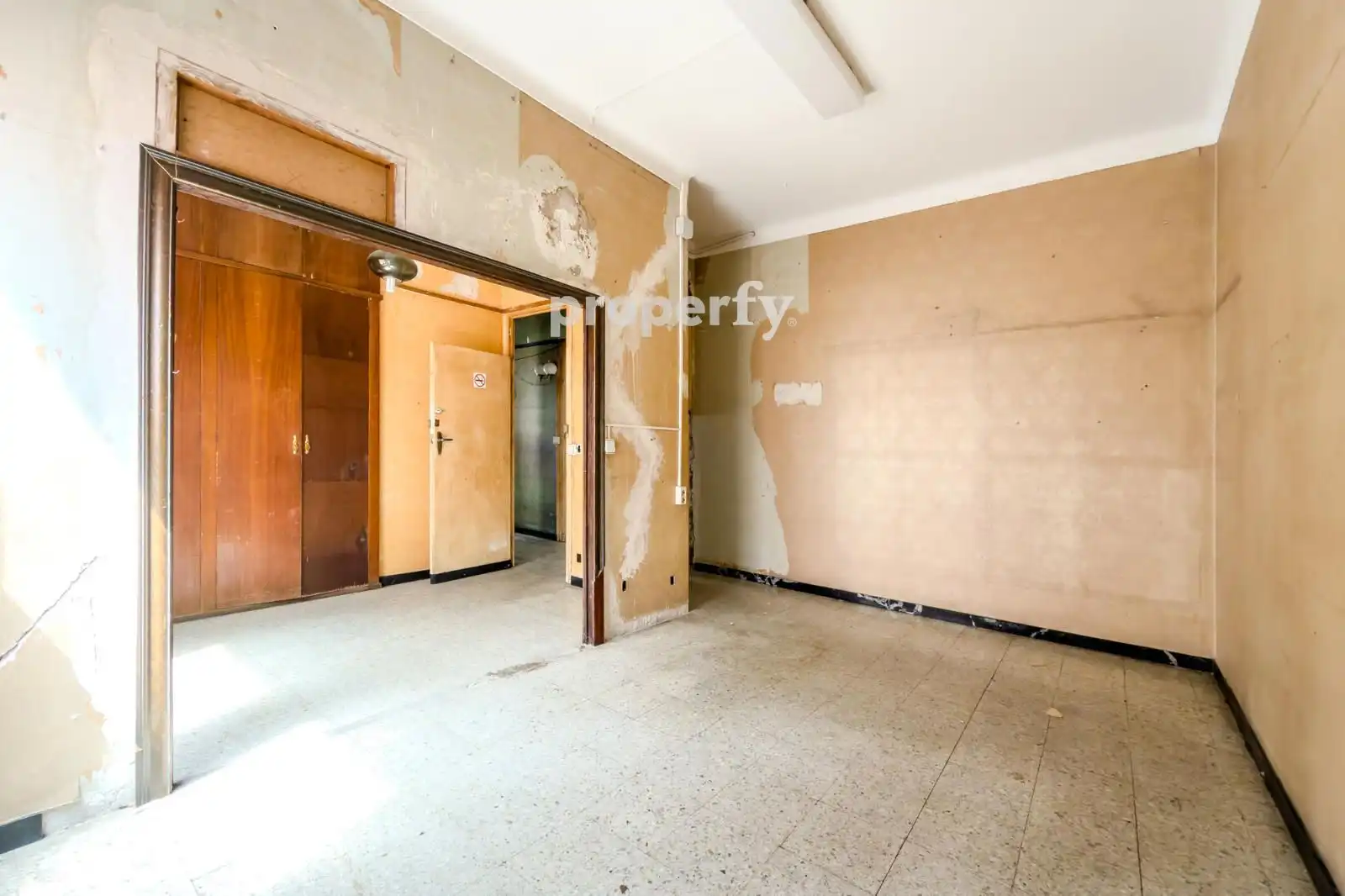 Piso en venta en Barcelona con Calefacción, Terraza y Balcón