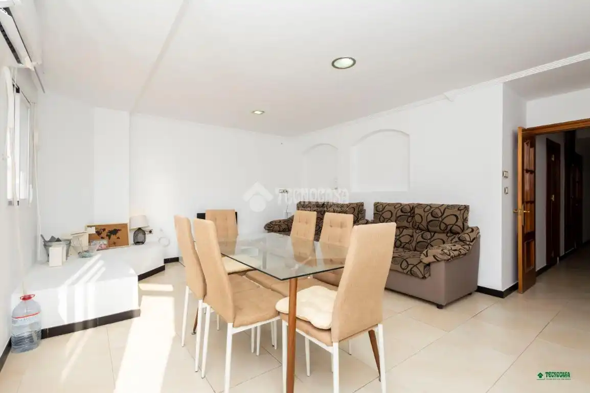 Piso en venta en Almería con Calefacción y Balcón