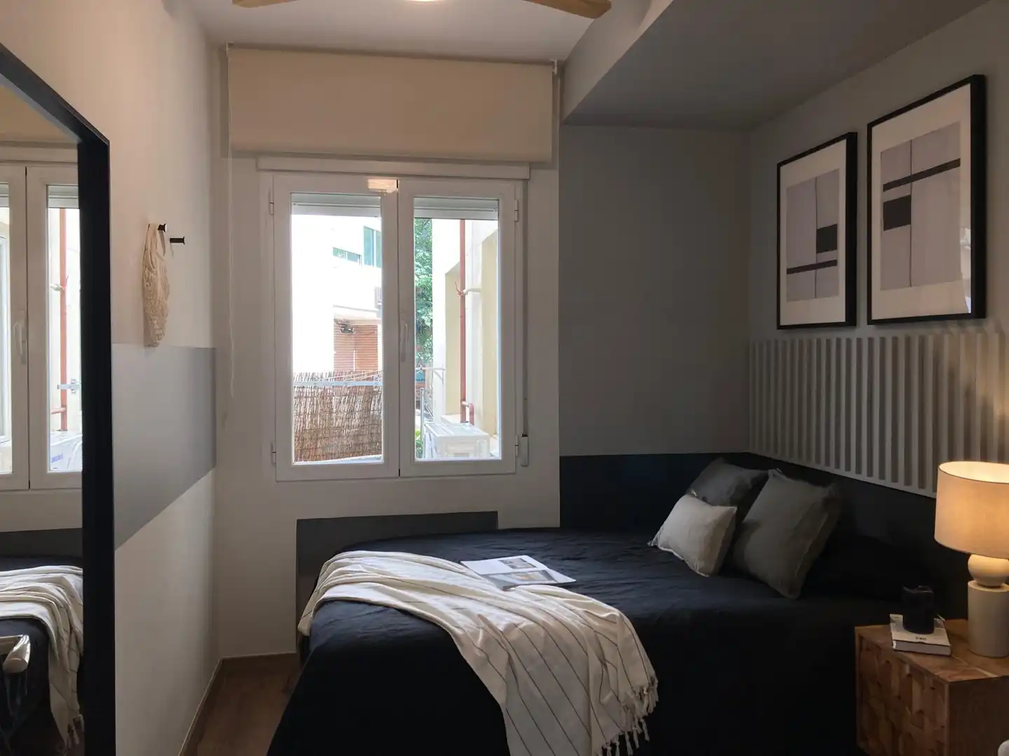 Dormitori de Apartament de lloguer en Madrid amb Aire condicionat, Calefacció i Moblat