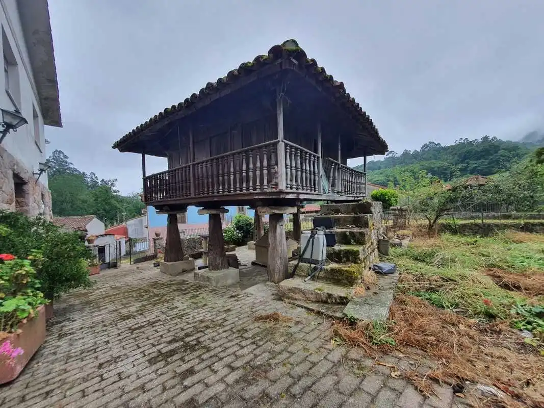 Vista exterior de Casa o xalet en venda en Llanes amb Calefacció i Jardí privat