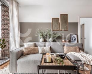 Sala d'estar de Apartament de lloguer en  Madrid Capital amb Aire condicionat, Terrassa i Moblat