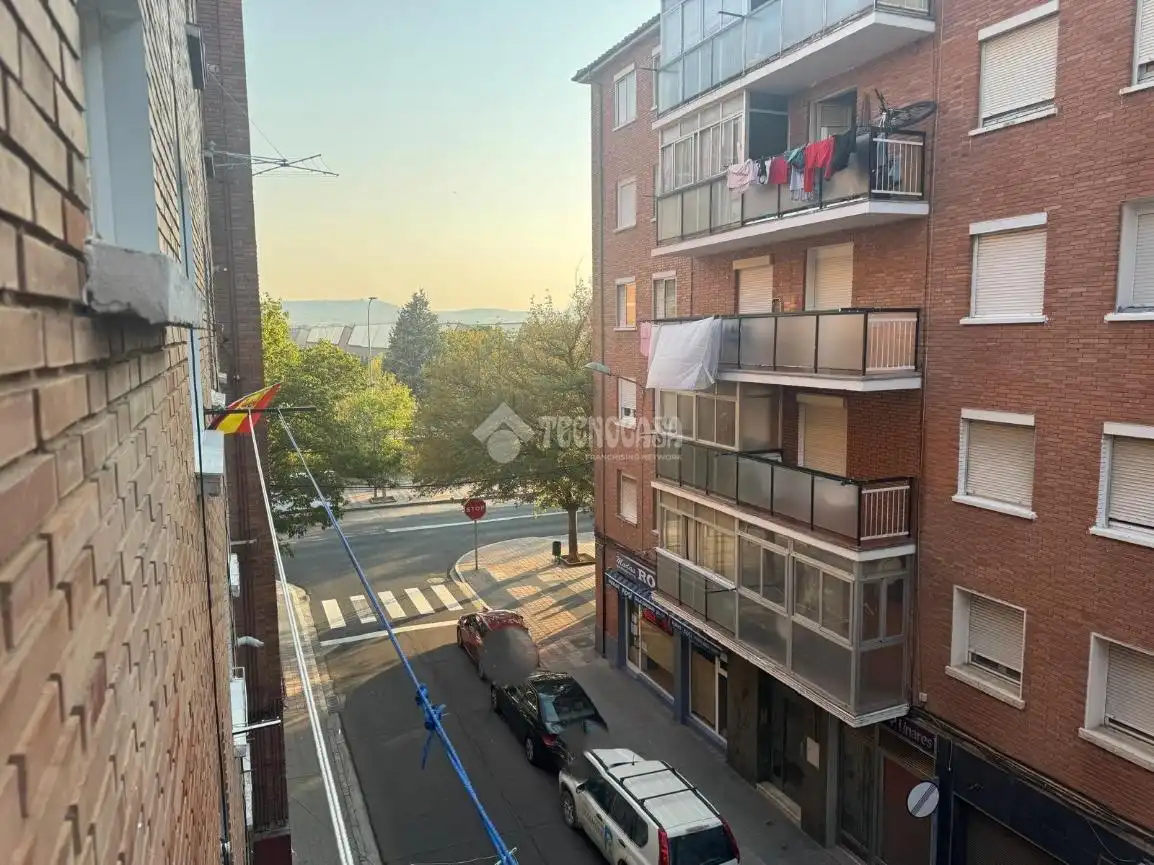 Vista exterior de Pis en venda en Palencia amb Calefacció, Traster i Balcó