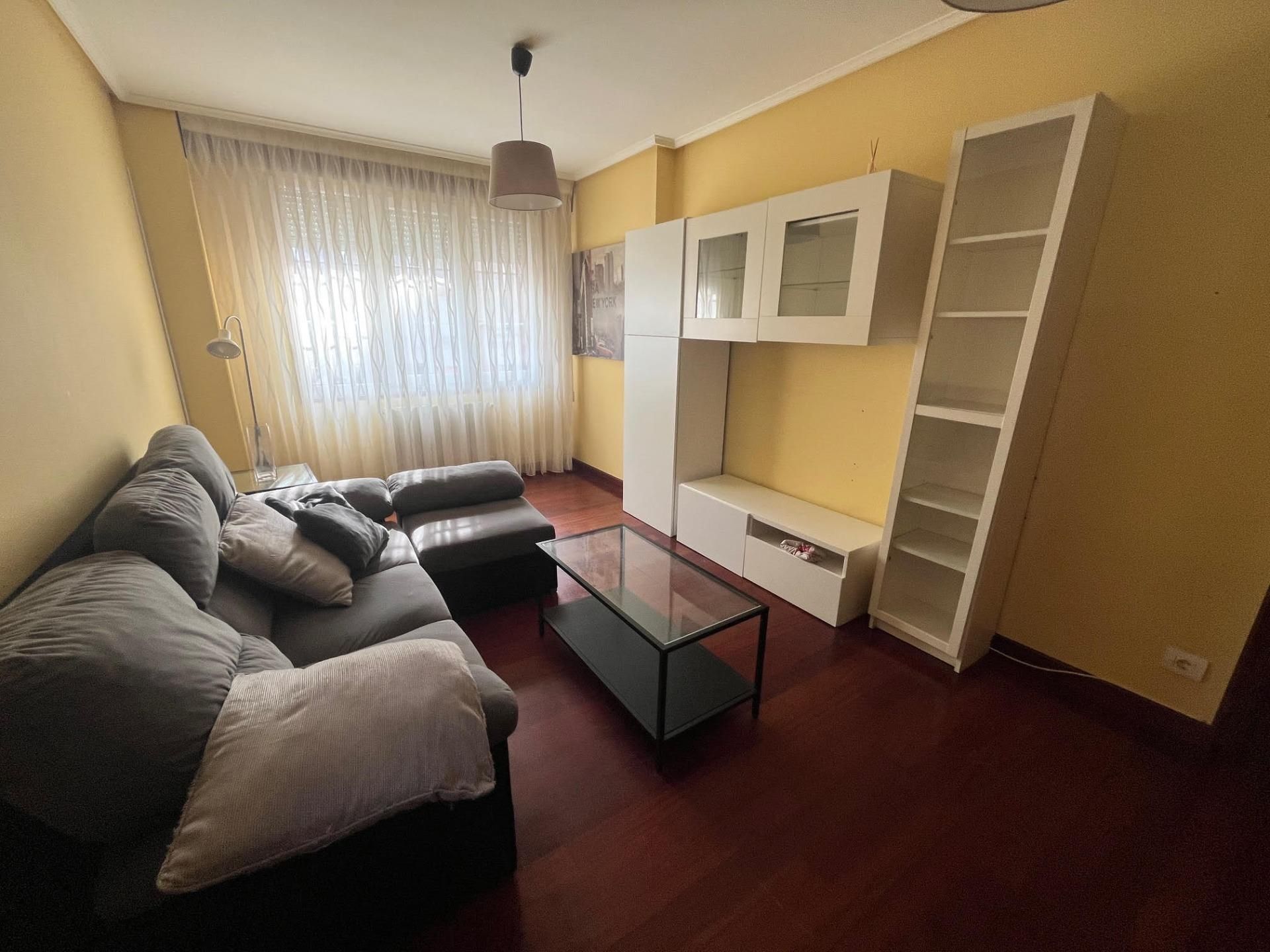 Sala d'estar de Pis de lloguer en Colindres amb Calefacció i Terrassa