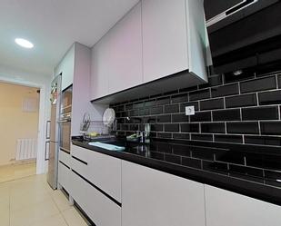 Kitchen of Flat for sale in  Madrid Capital  with Air Conditioner, Terrace and Balcony