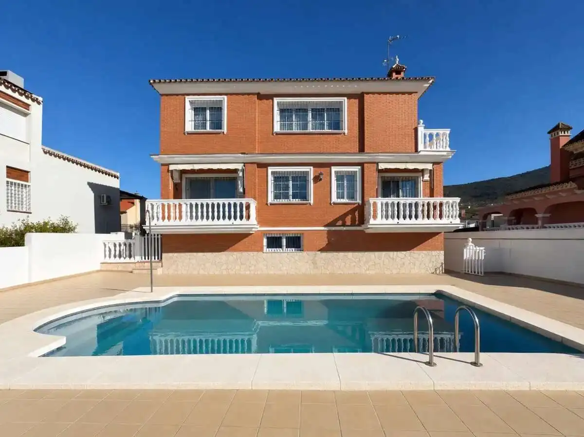 Chalet con terraza en venta en Capellanía - Retamar
